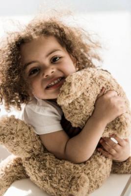 depositphotos_150511594-stock-photo-baby-girl-with-teddy-bear.jpg