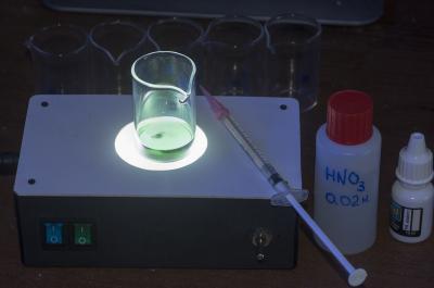 Magnetic_stirrer_0647w.jpg